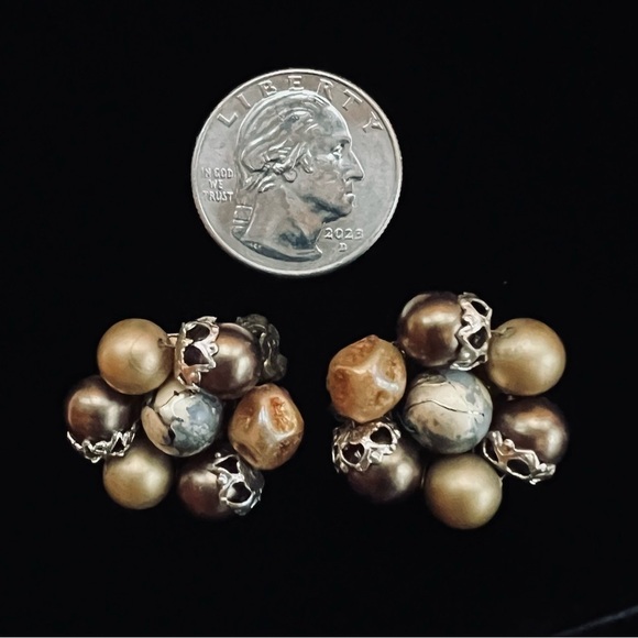 💥SALE VTG 3 Strand Beaded Necklace Clip‎ Earrings Swirled Lucite Japan EUC - Picture 5 of 10